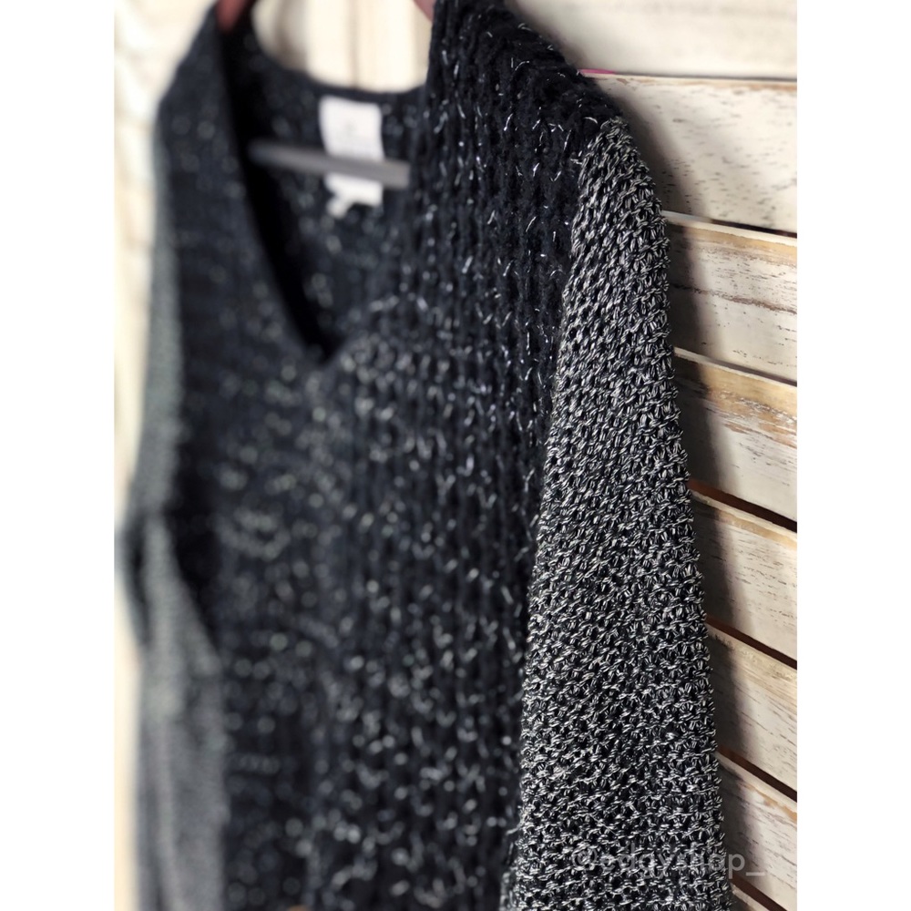 LF | The Sloane Society Oversized V-Neck Sweater - Picture 2 of 7